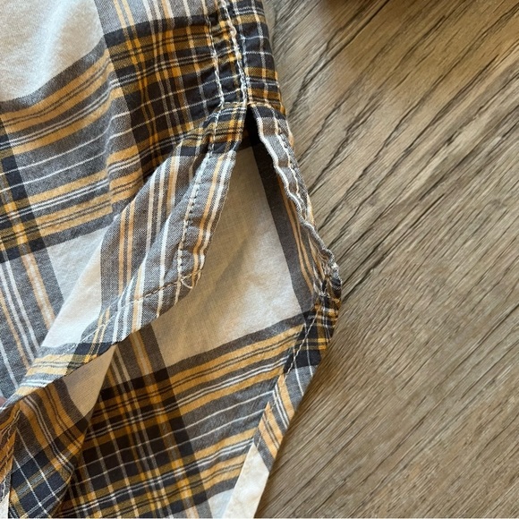 BDG Button Up Oversized Plaid​ - Picture 4 of 5